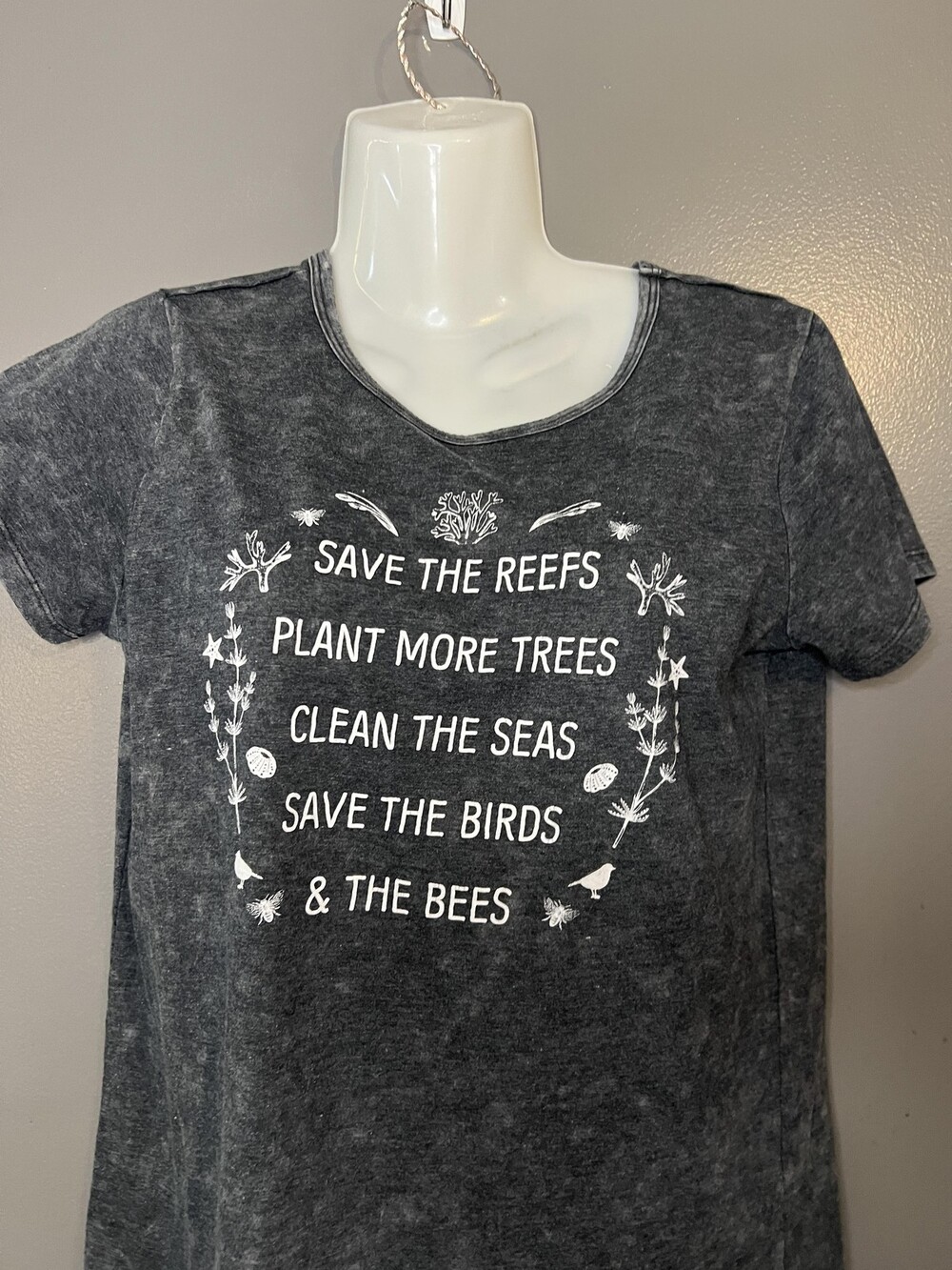 Save The Reefs Graphic Shirt Womens Medium Gray Scoop Neck Nature Eco Tee